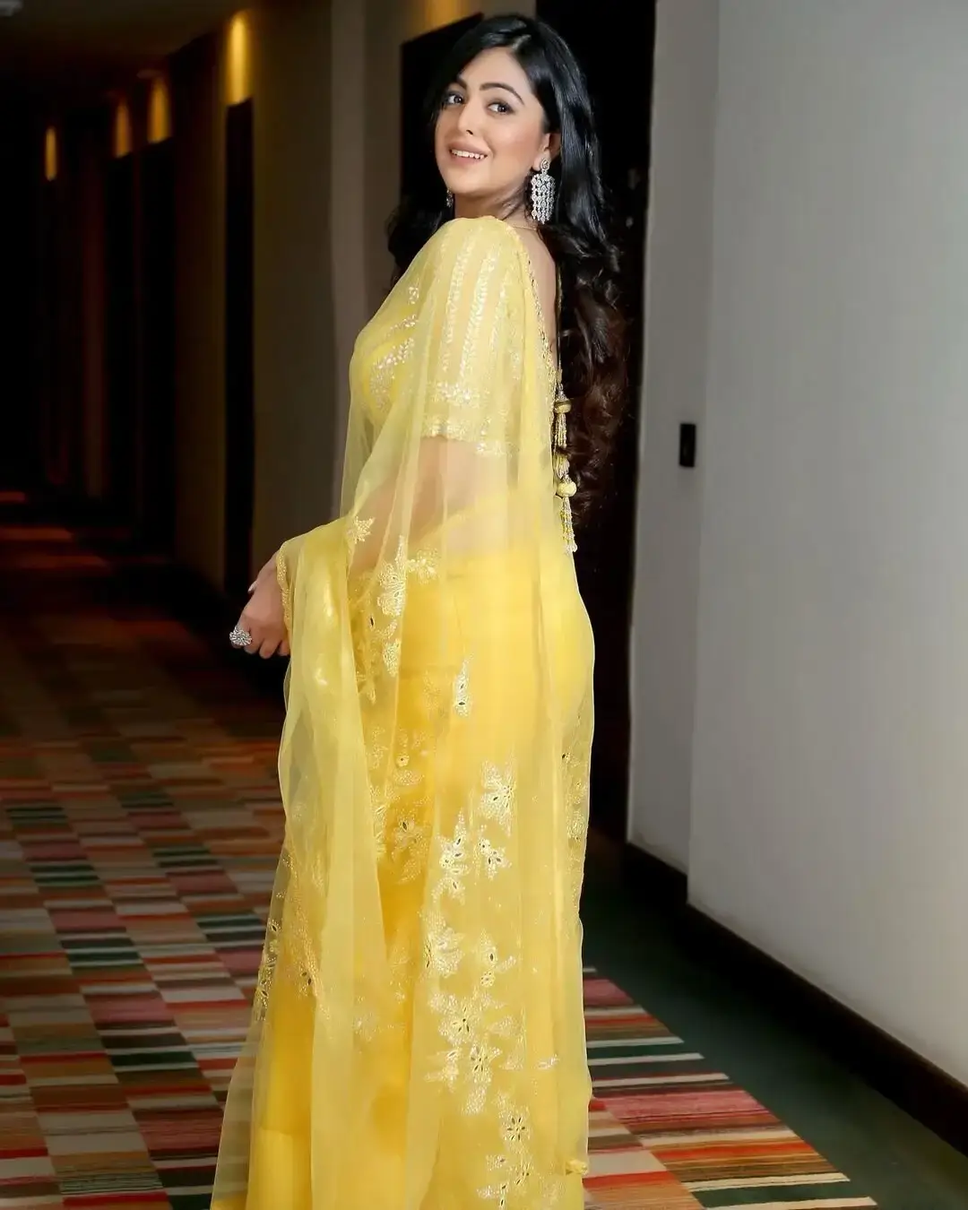 INDIAN ACTRESS SHAFAQ NAAZ IN SLEEVELESS YELLOW SAREE 4